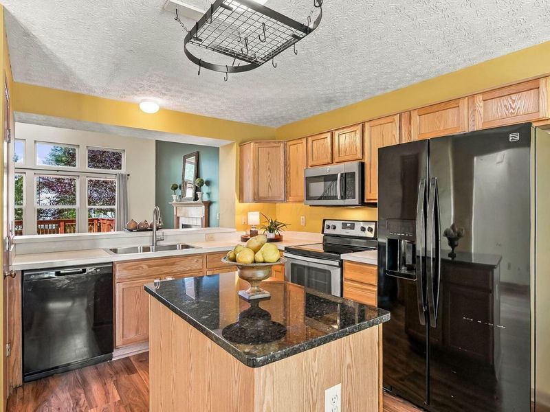 1143 Insco Loop, Blacklick, OH 43004 Photo 3