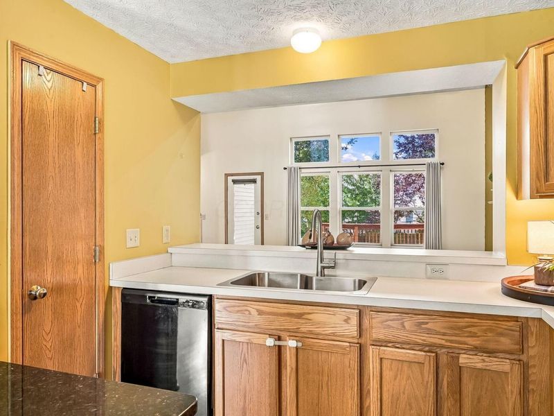 1143 Insco Loop, Blacklick, OH 43004 Photo 6