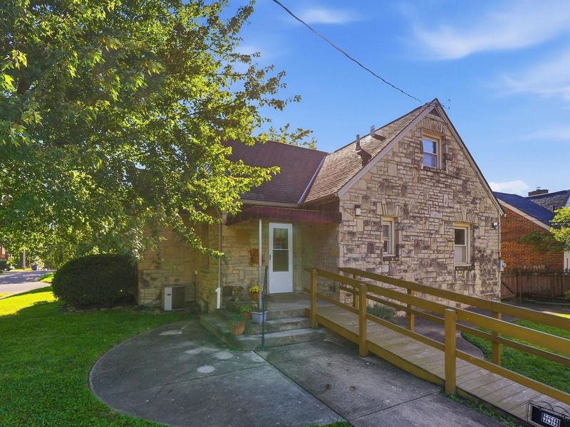 559 Enfield Road, Columbus, OH 43209 Photo 3