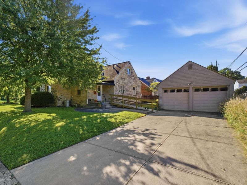 559 Enfield Road, Columbus, OH 43209 Photo 4