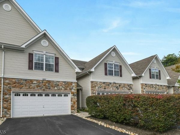227 Concord Pl, Hopewell, NJ 08534