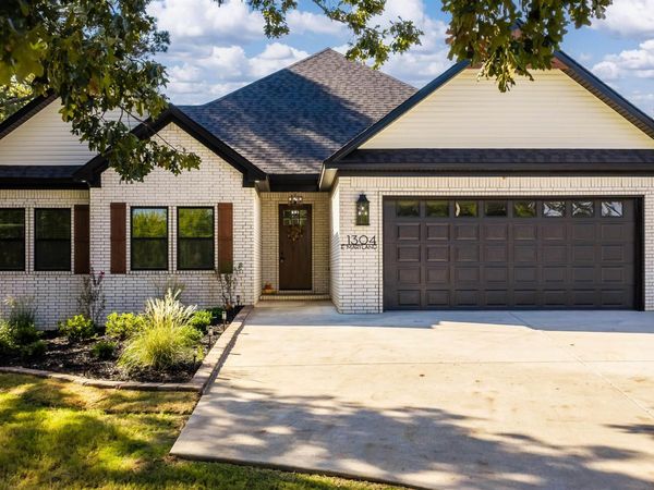 1304 E Maryland Avenue, Sherwood, AR 72120