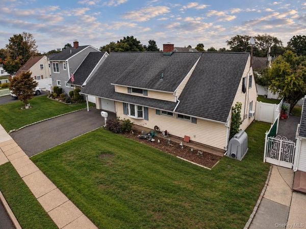 158 Bloomingdale Road , Levittown, NY 11756