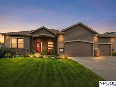 20861 Camelback Avenue, Gretna, NE 68028