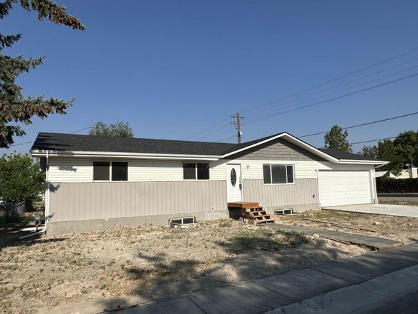 3975 HENDERSON, Pocatello, ID 83201
