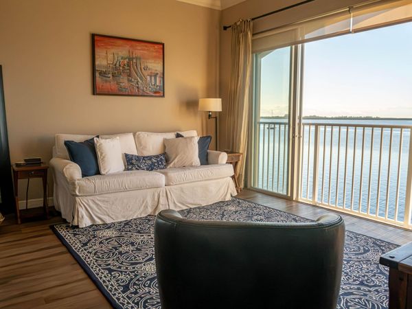 30 HARBOUR ISLE Drive W, Unit 305, Fort Pierce, FL 34949