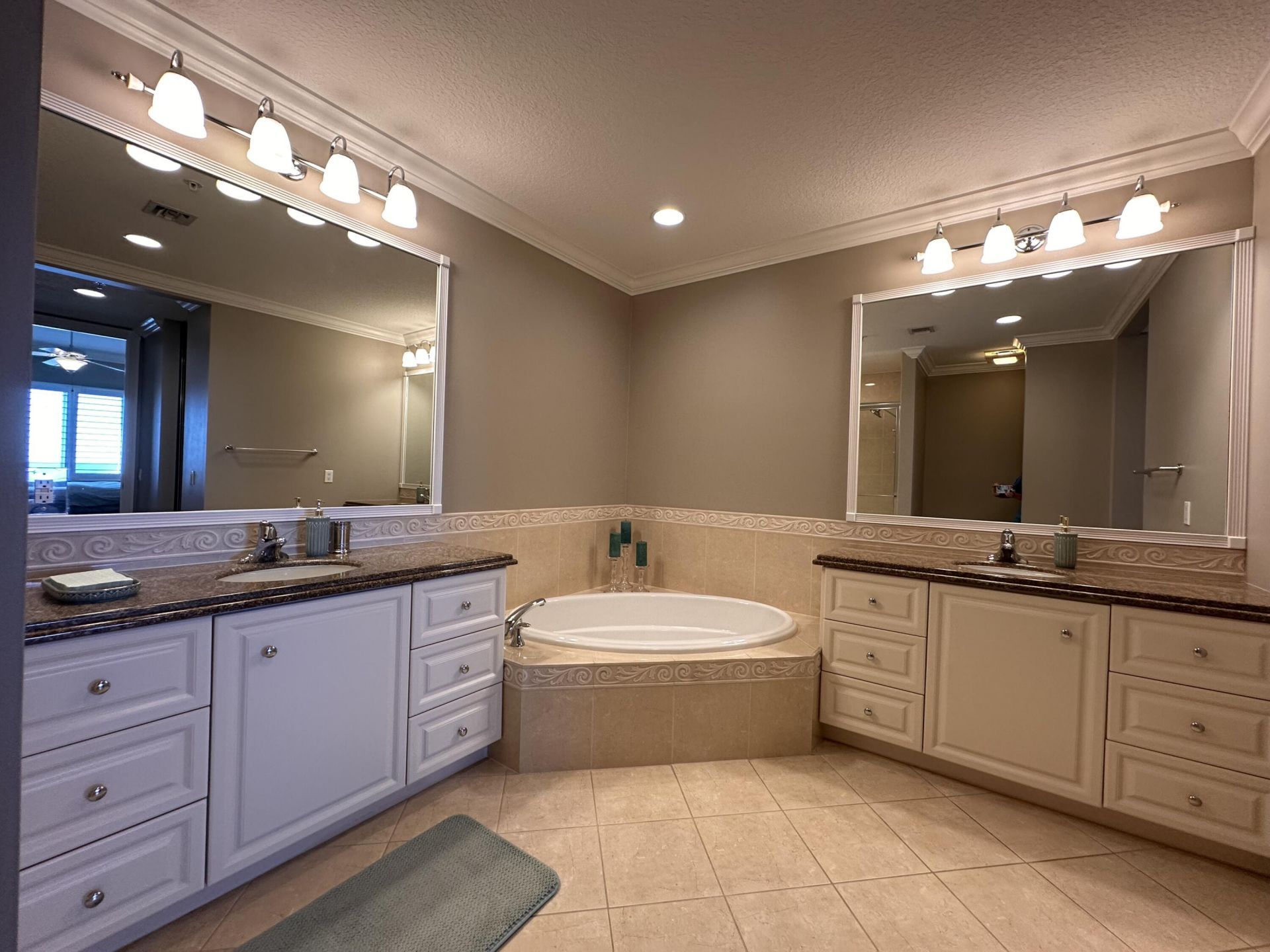 30 Harbour Isle Drive W, Unit 305, Fort Pierce, FL 34949 Photo