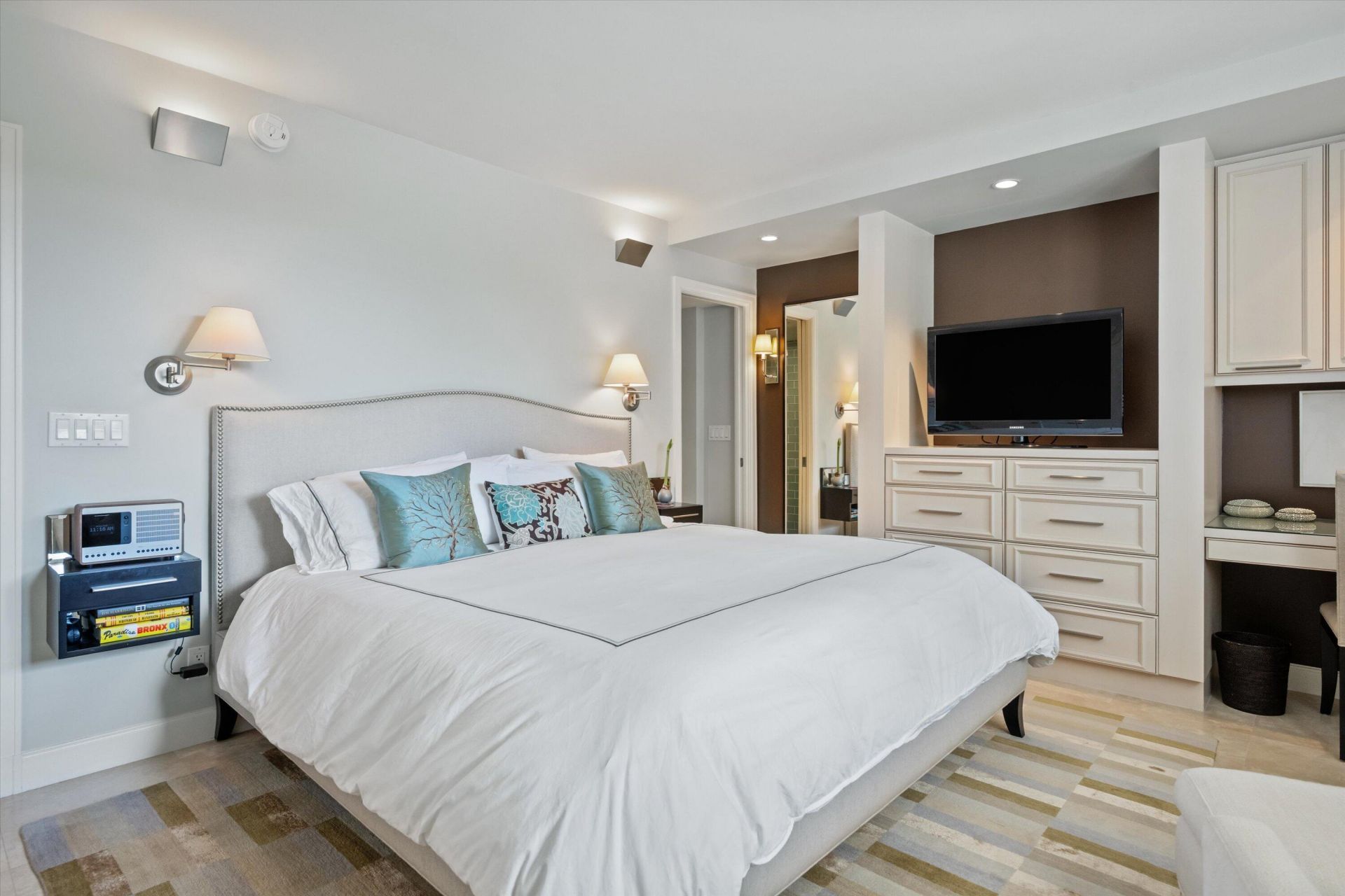 139 Sunrise Avenue, Unit 205, Palm Beach, FL 33480 Photo