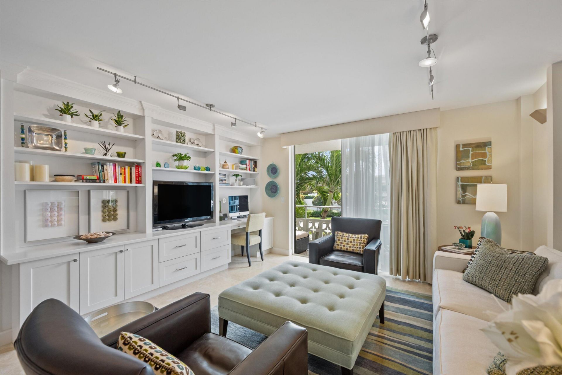 139 Sunrise Avenue, Unit 205, Palm Beach, FL 33480 Photo