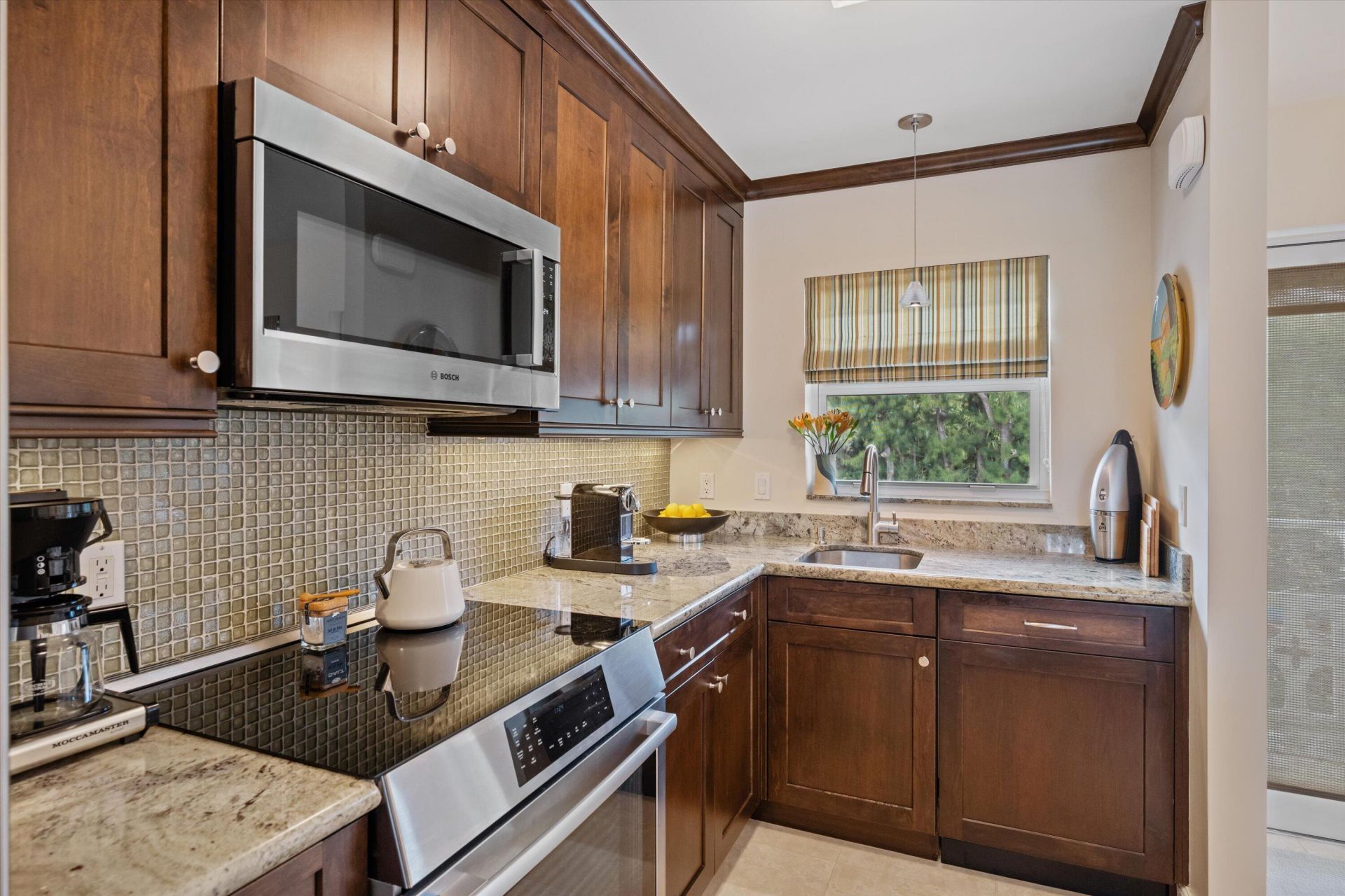 139 Sunrise Avenue, Unit 205, Palm Beach, FL 33480 Photo