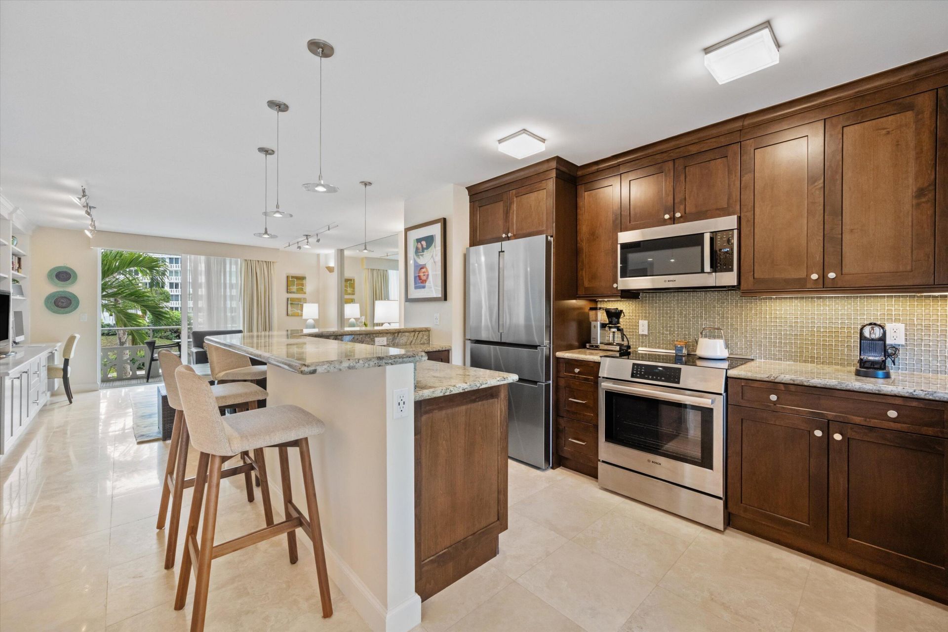 139 Sunrise Avenue, Unit 205, Palm Beach, FL 33480 Photo