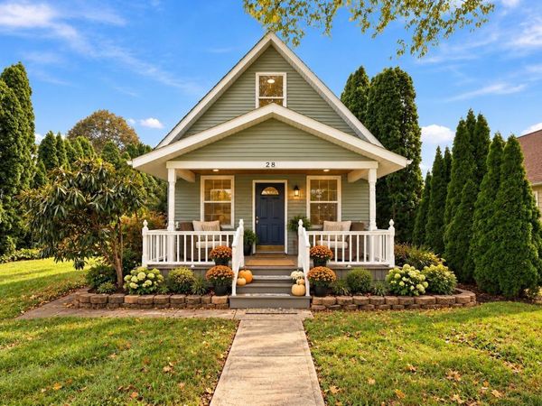 23 E Oak Street , Canal Winchester, OH 43110