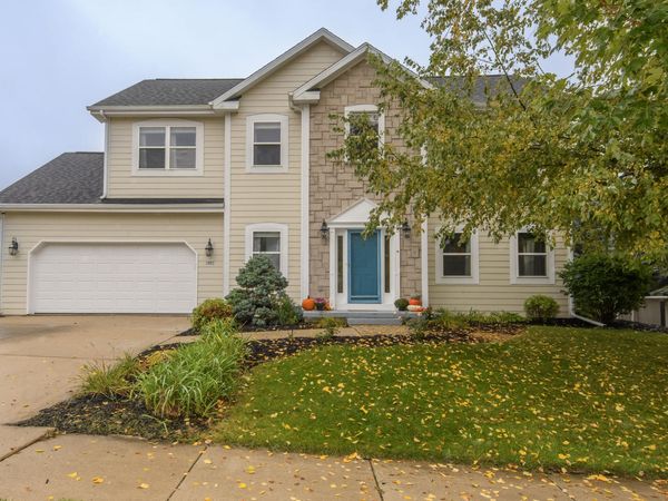 1887 Wayside Dr, Hartford, WI 53027