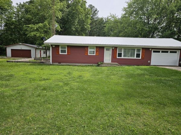 111 W Hickory Street , Bluford, IL 62814