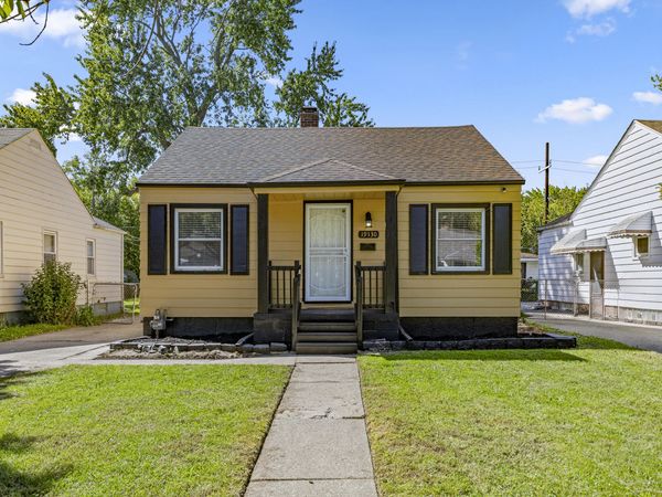 19130 Woodcrest Street, Harper Woods, MI 48225