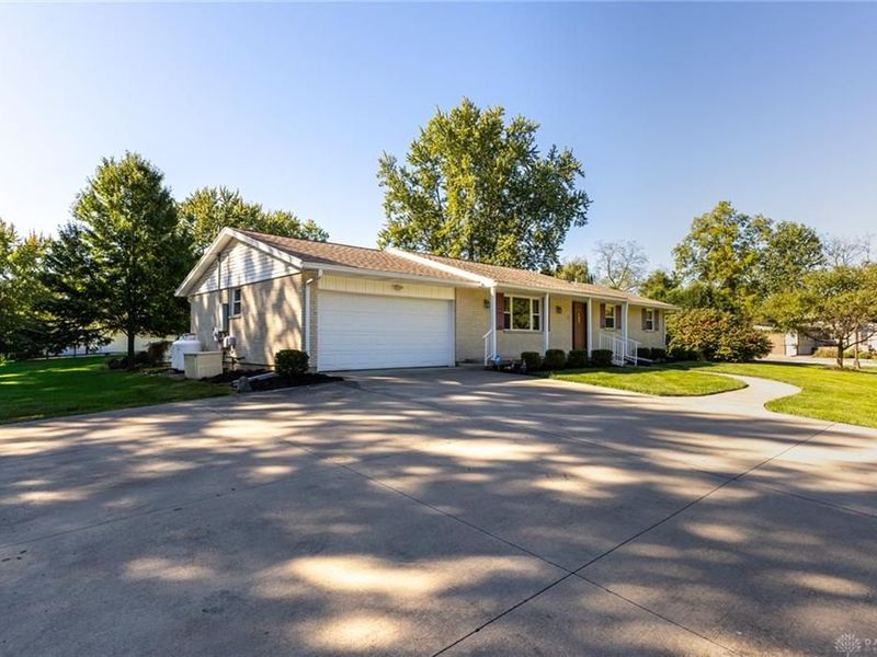 920 E Shoop Road, Tipp City, OH 45371 Photo 3