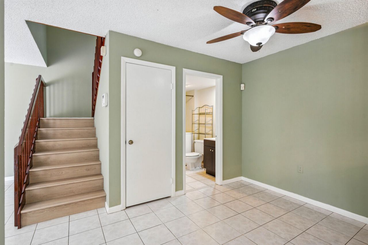 622 6th Way, West Palm Beach, FL 33407 Photo