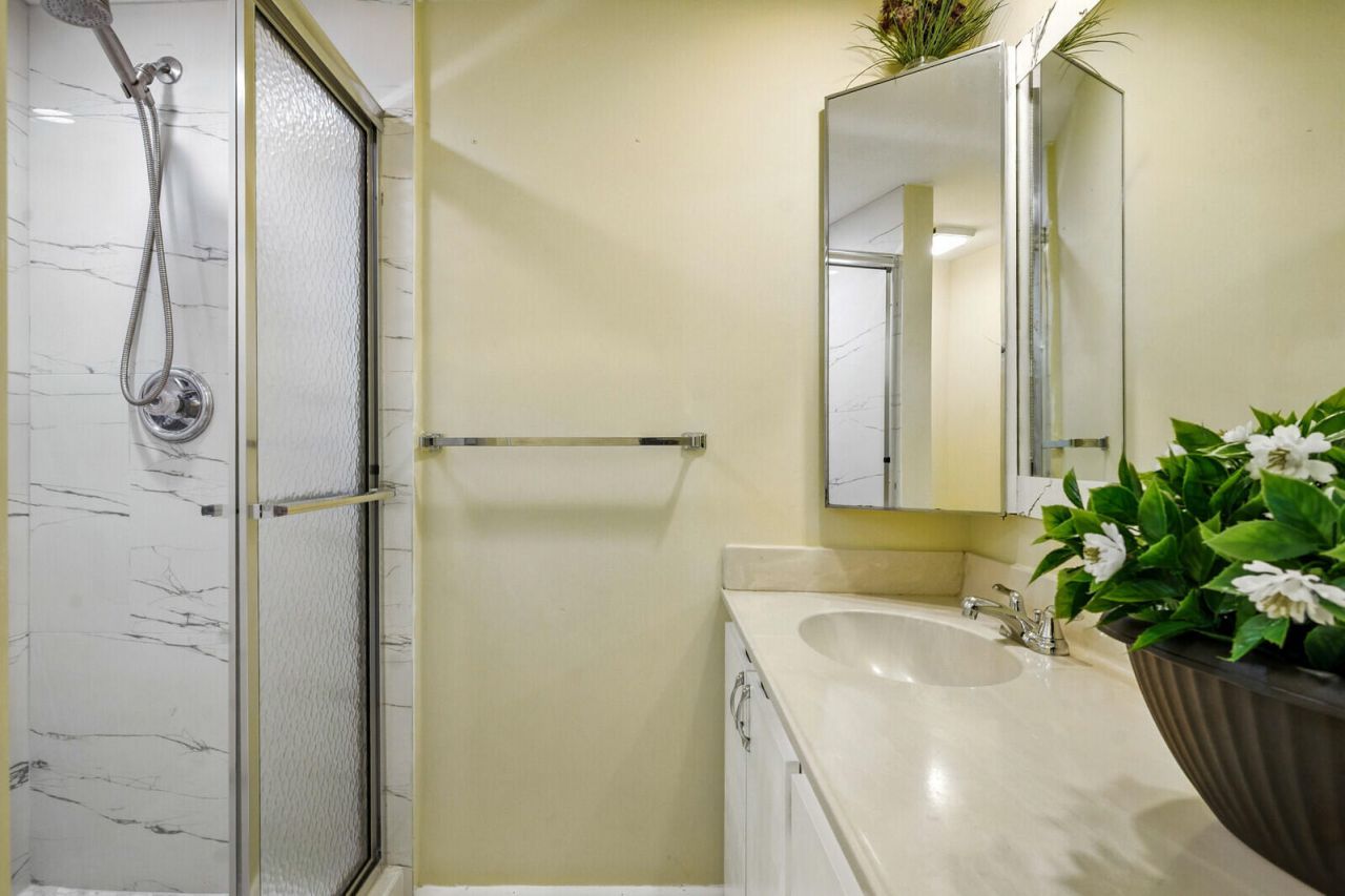 622 6th Way, West Palm Beach, FL 33407 Photo