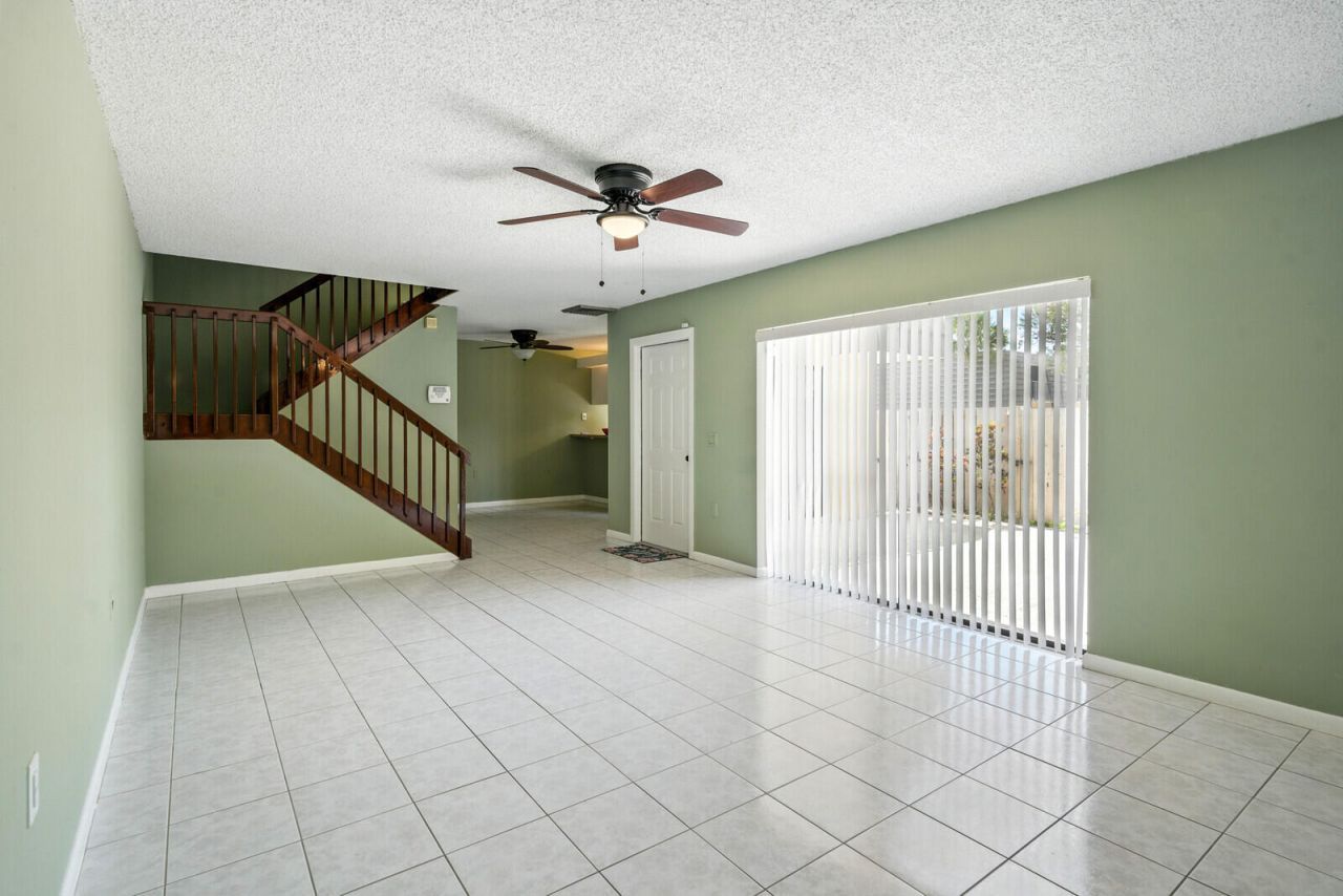 622 6th Way, West Palm Beach, FL 33407 Photo