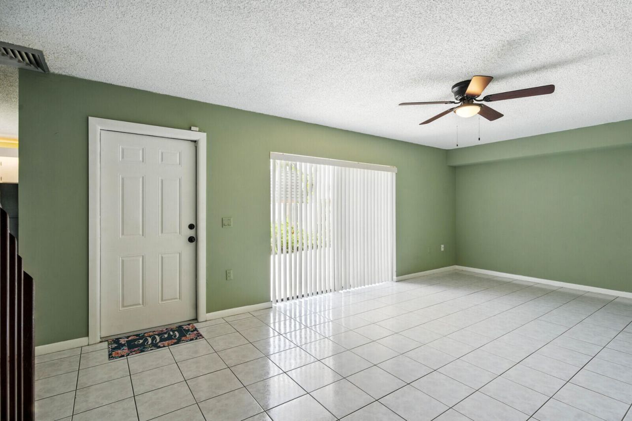 622 6th Way, West Palm Beach, FL 33407 Photo