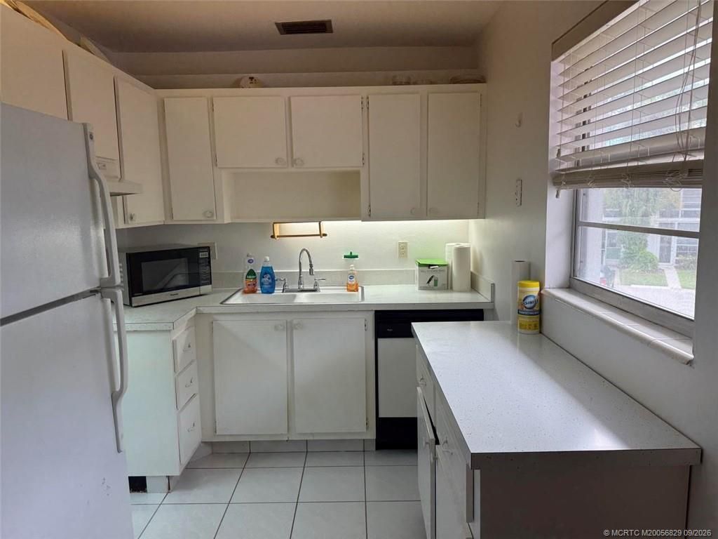2600 SE Ocean Boulevard, Unit J12, Stuart, FL 34996 Photo