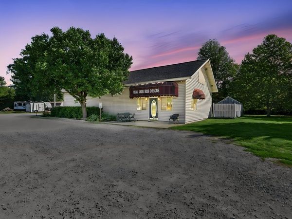 1104 W Whittaker Street , Salem, IL 62881