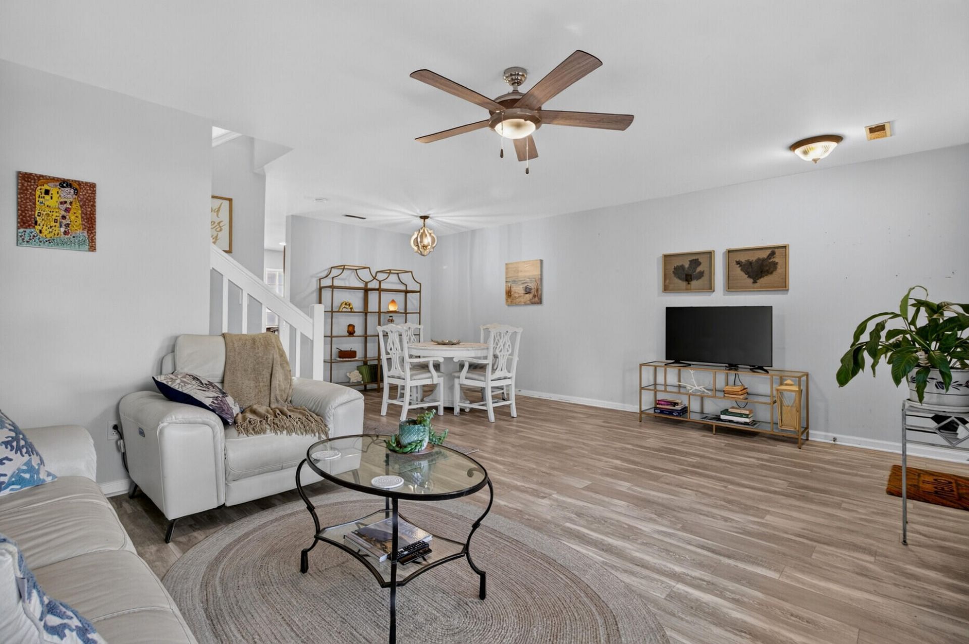 131 Hornby Circle Photo 10