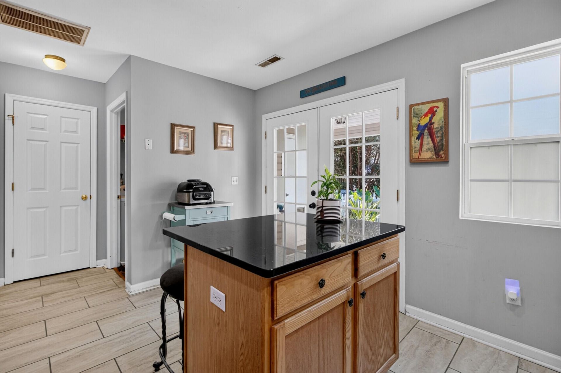 131 Hornby Circle Photo 17