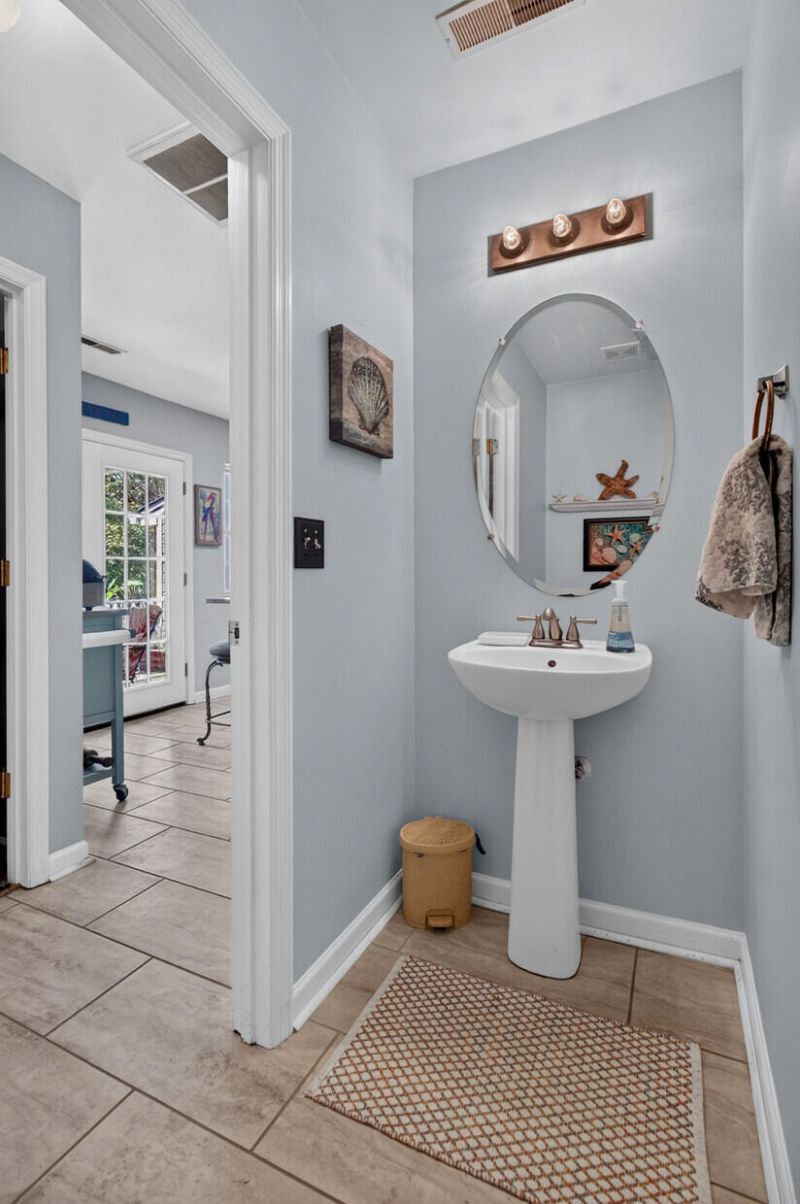 131 Hornby Circle Photo 18