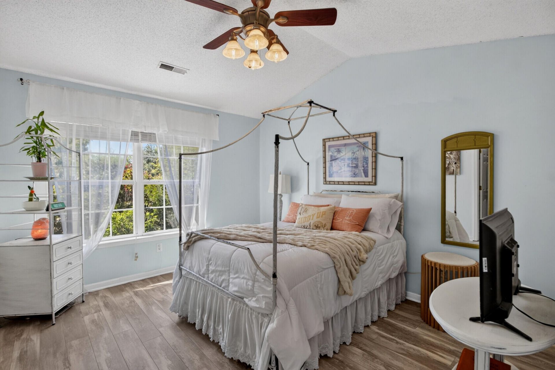 131 Hornby Circle Photo 21