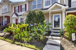 131 Hornby Circle photo 4