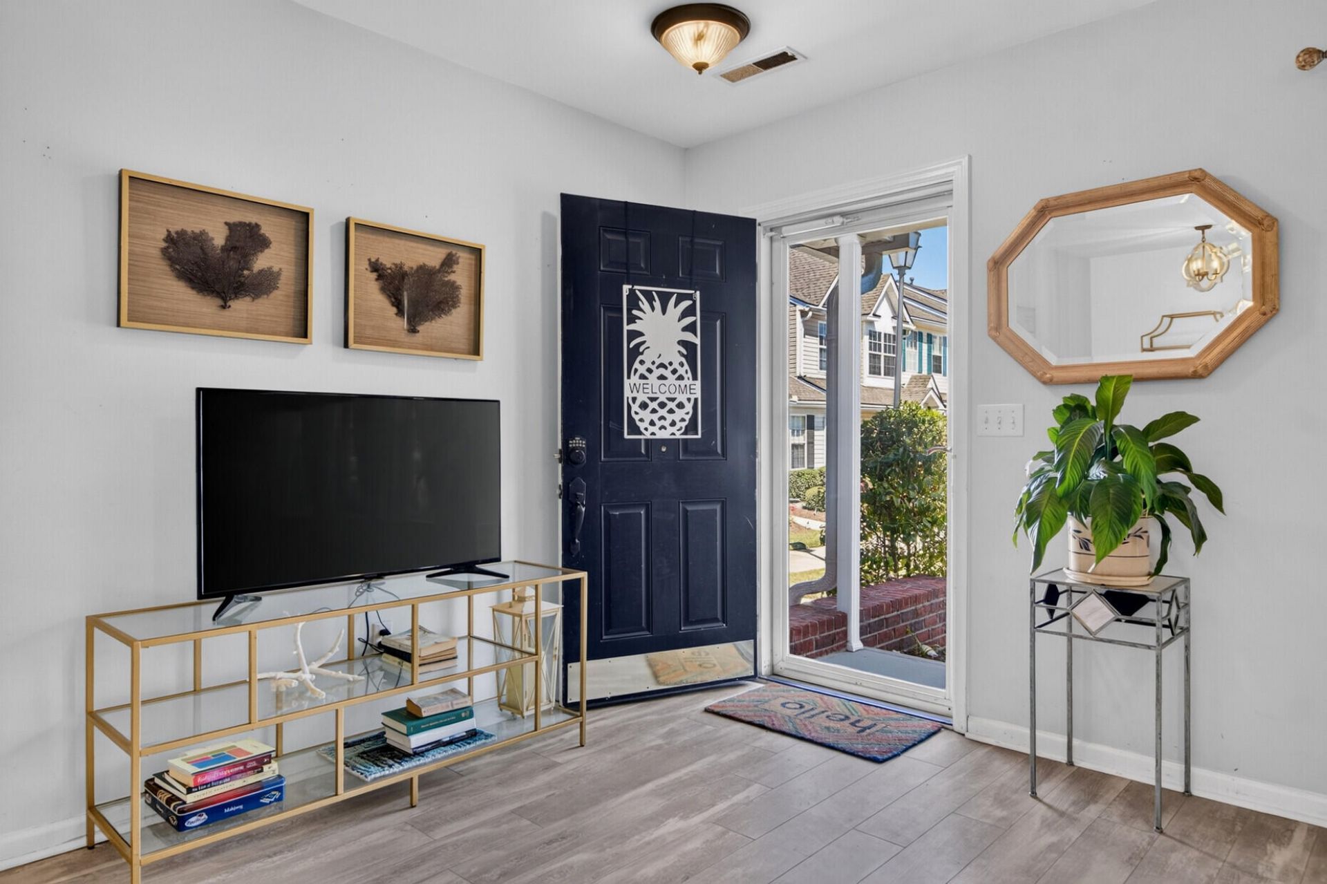 131 Hornby Circle Photo 6