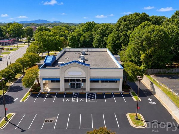 110 W Garrison Boulevard , Gastonia, NC 28052