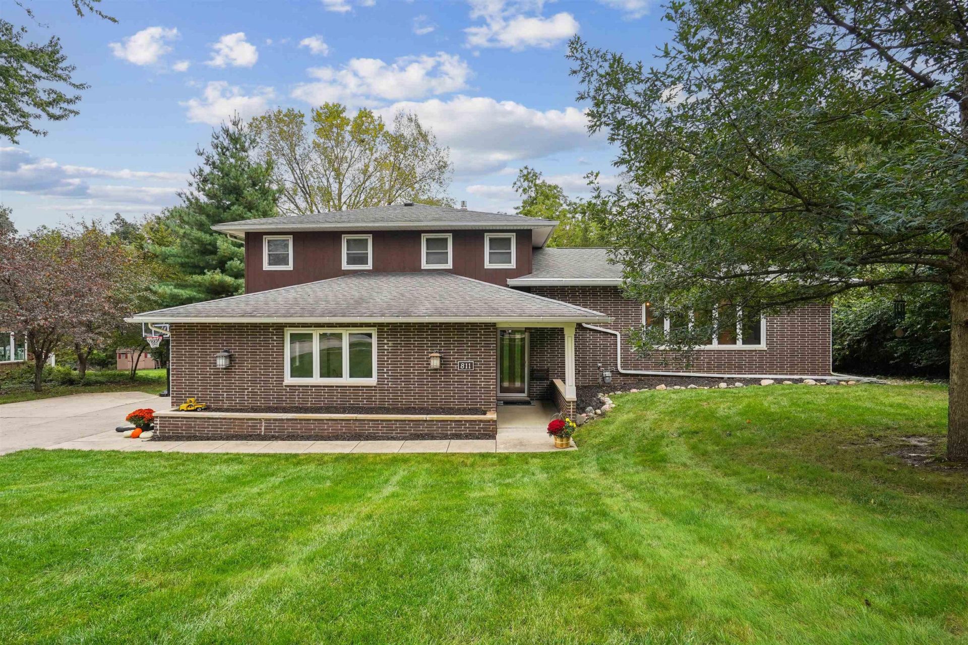 811 Oak Park Boulevard, Cedar Falls, IA 50613 Main Photo