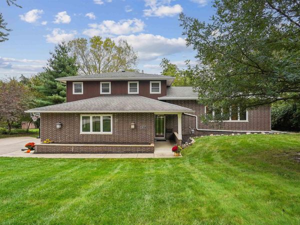 811 Oak Park Boulevard, Cedar Falls, IA 50613