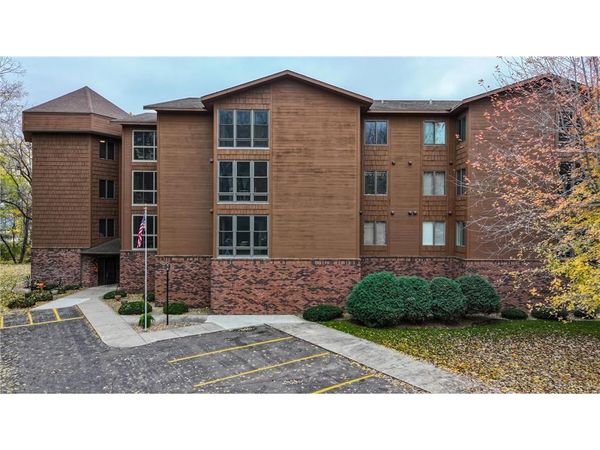 415 S 4th Street, Unit D3, Marshall, MN 56258