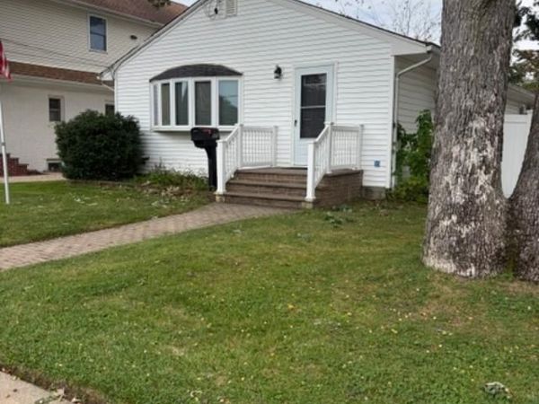 175 N Hickory Street , Massapequa, NY 11758