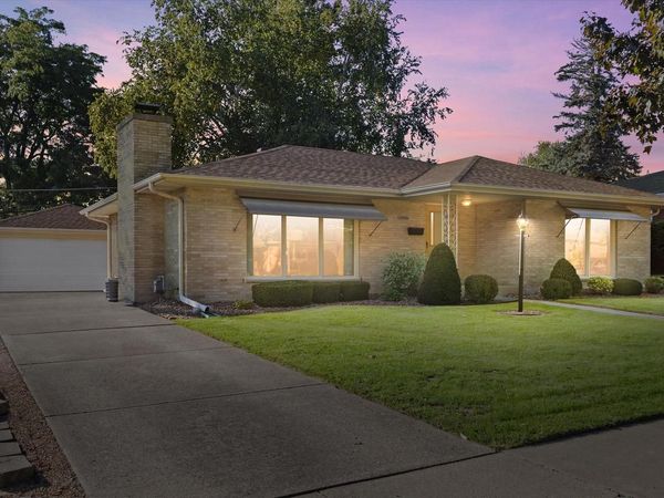 800 Echo LANE, Racine, WI 53406