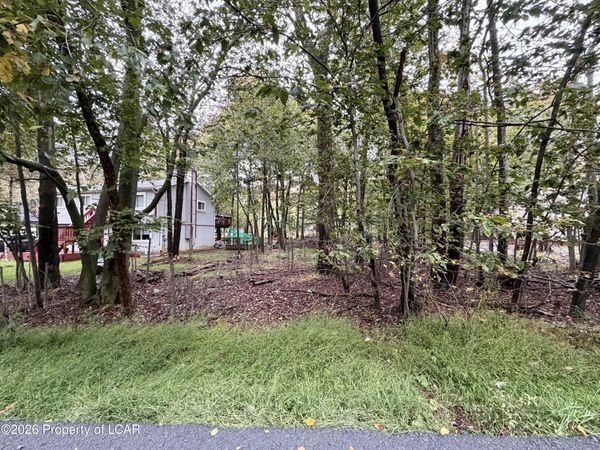 5328 Ledgewood Drive, Tobyhanna, PA 18466