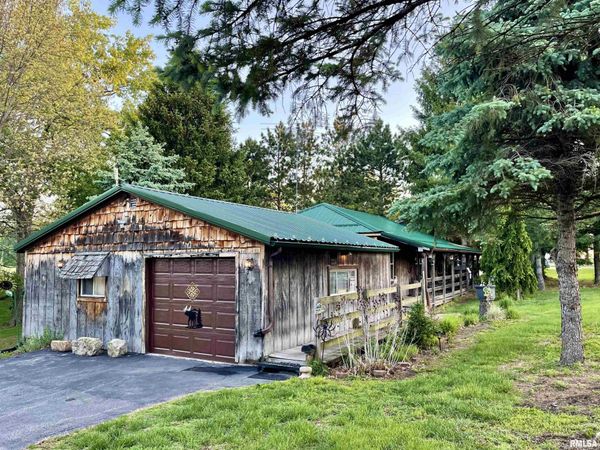109 W 1ST Street, East Galesburg, IL 61430