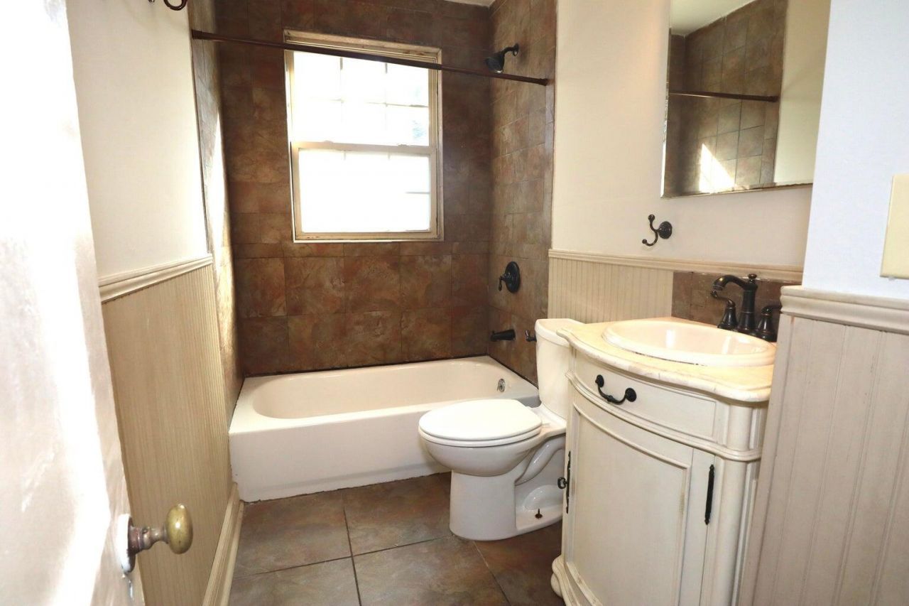 54 Yeadon Avenue Photo 12