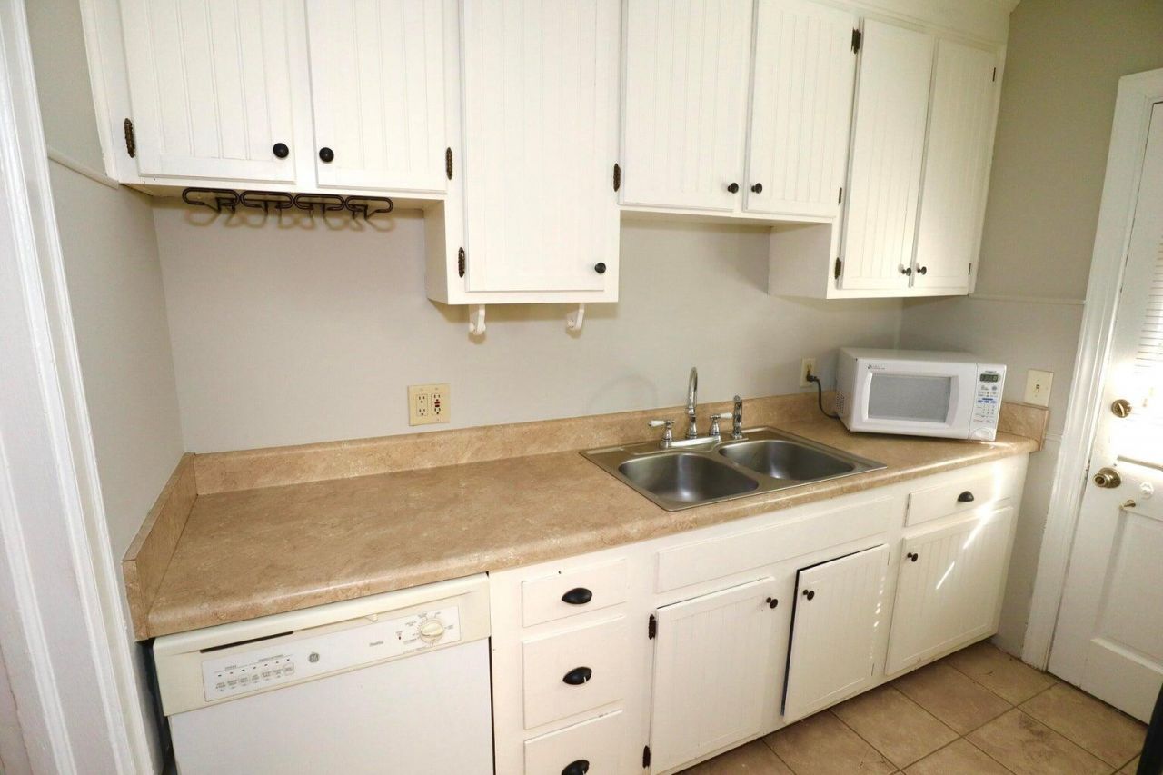 54 Yeadon Avenue Photo 7