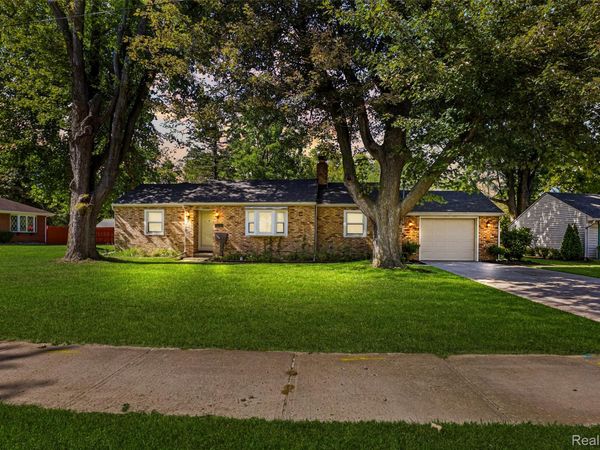 32400 Woodbrook Drive, Wayne, Mi 48184