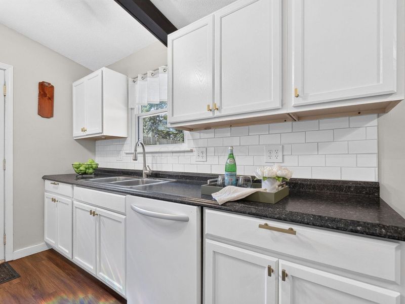2755 Cryodon Boulevard W, Columbus, OH 43232 Photo 17