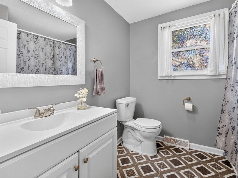 2755 Cryodon Boulevard W, Columbus, OH 43232 Photo 18