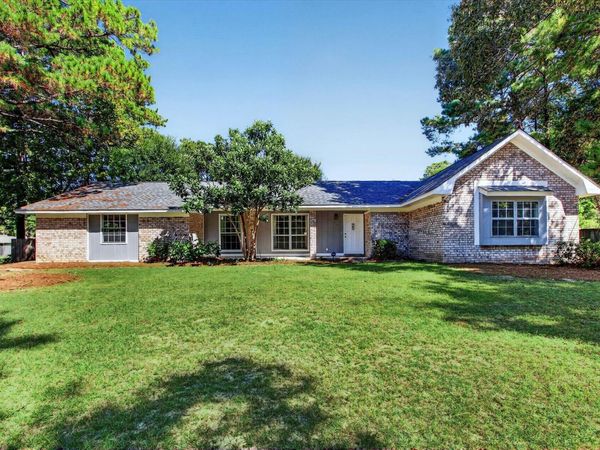 147 Somerset Dr., Hattiesburg, MS 39402
