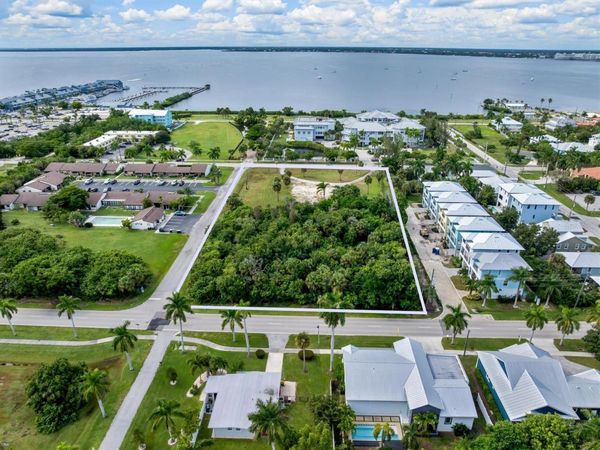 925 W MARION AVENUE , PUNTA GORDA, FL 33950
