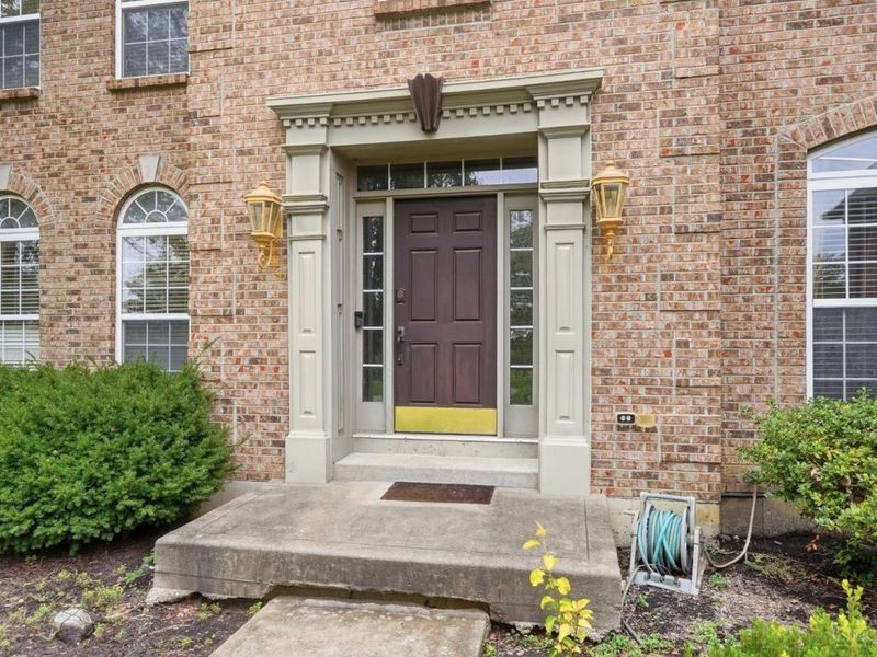 7649 Hunters Trail, West Chester, OH 45069 Photo 2