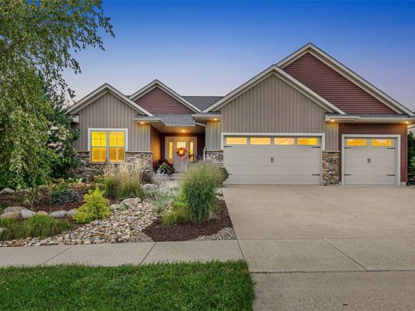 447 Eastview Avenue , Marion, IA 52302