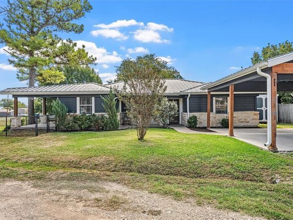 111 N Morgan Street W, Mount Calm, TX 76673